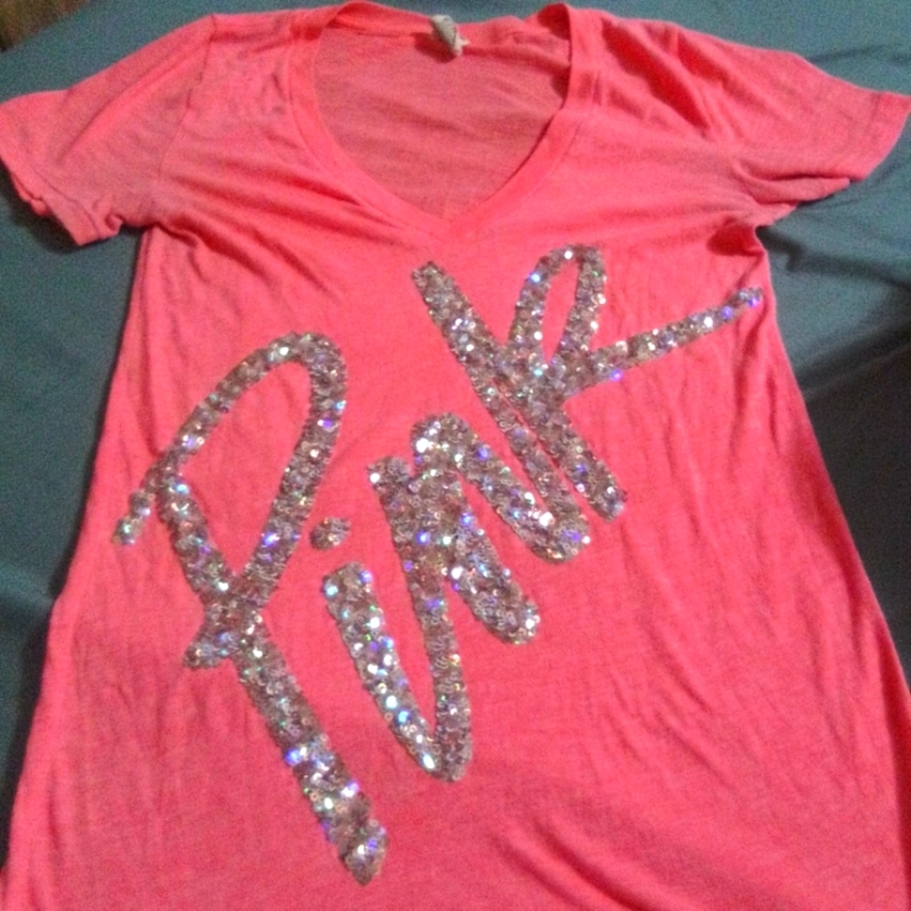 Pink sequin tee size med.